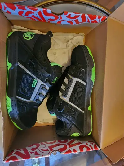 Zapatillas  negras y verdes para hombre talla 43 - miniatura 1