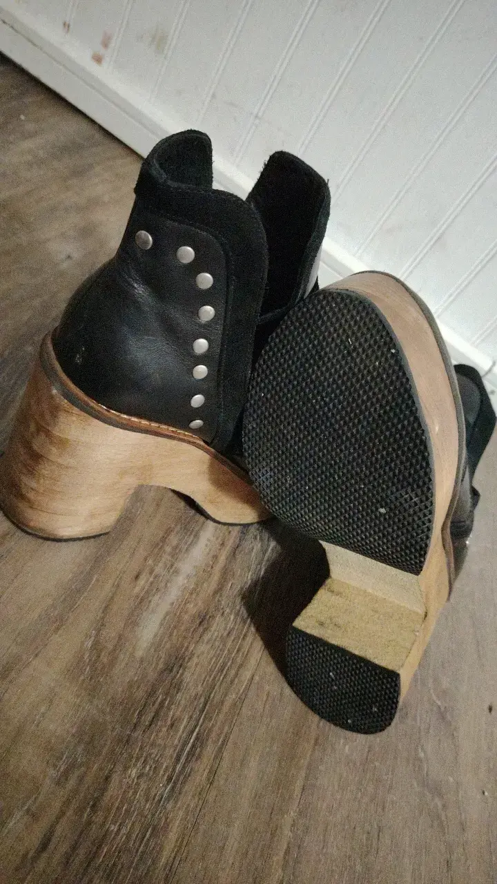 Botines de cuero negro con plataforma de madera - 3