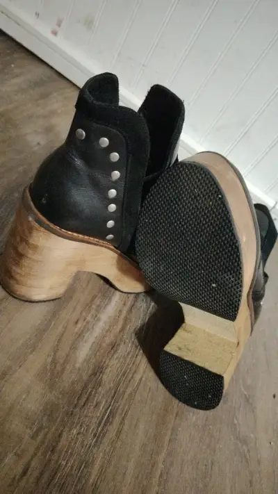 Botines de cuero negro con plataforma de madera - miniatura 3