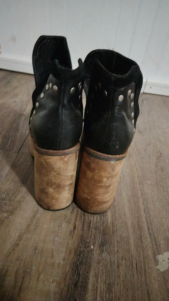 Botines de cuero negro con plataforma de madera - 4