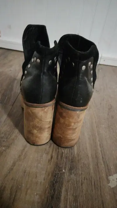 Botines de cuero negro con plataforma de madera - miniatura 4