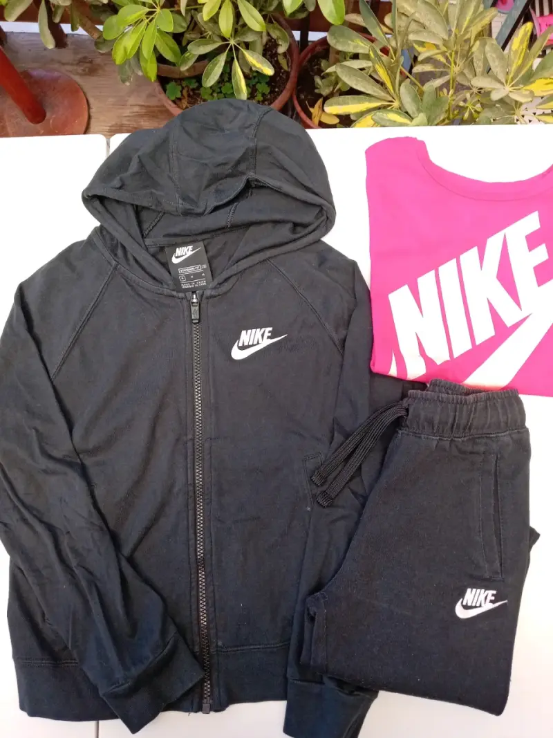 Conjunto deportivo Nike para niña
