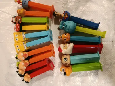 Colección de dispensadores PEZ con personajes animados - miniatura 1