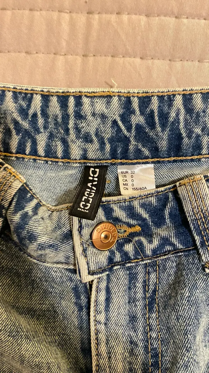 Jeans cargo de mezclilla azul para mujer - 2