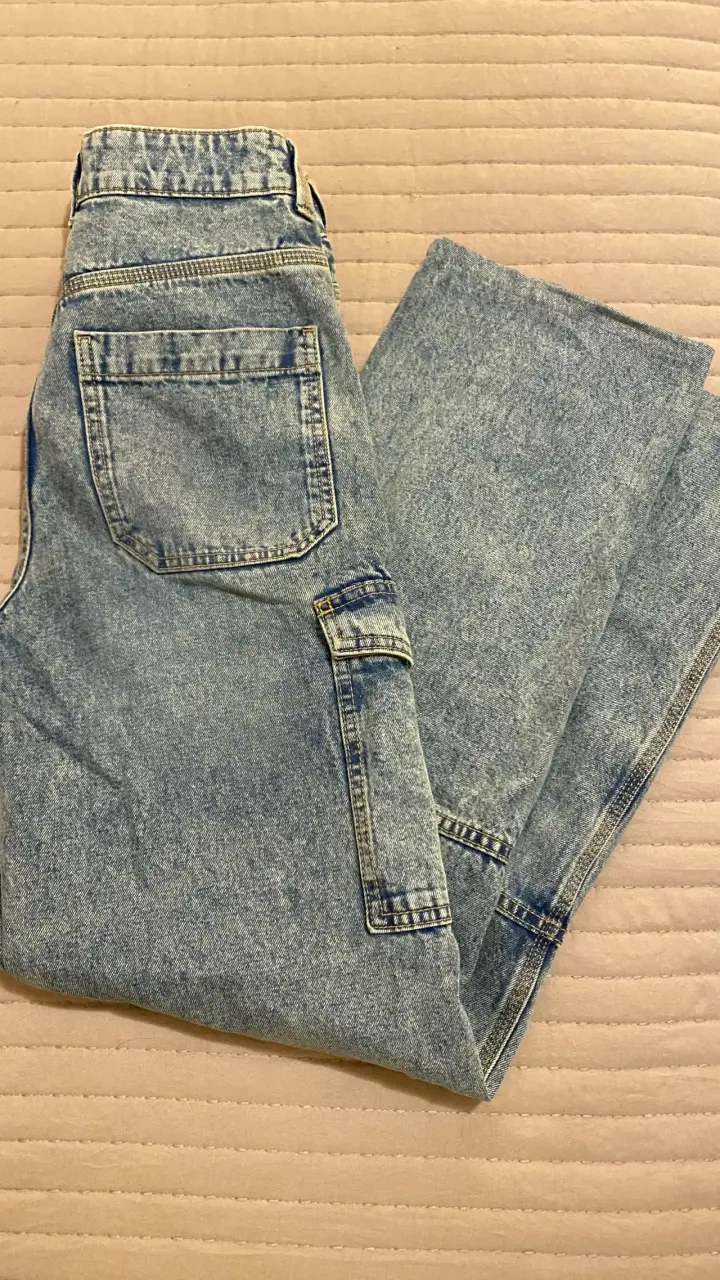 Jeans cargo de mezclilla azul para mujer - 3
