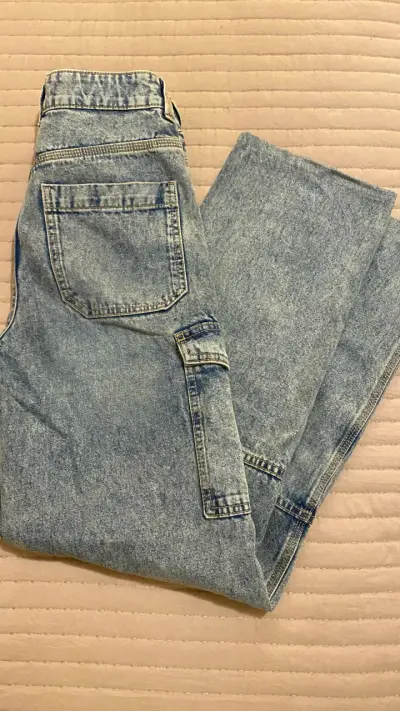 Jeans cargo de mezclilla azul para mujer - miniatura 3