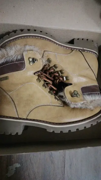 Botas de cuero beige con forro de piel - miniatura 1