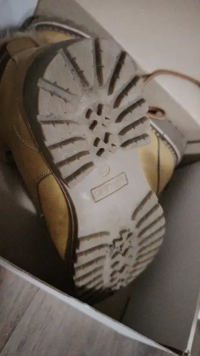 Botas de cuero beige con forro de piel - miniatura 3