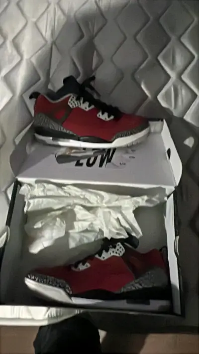 Zapatillas deportivas rojas Nike Air Jordan - miniatura 1