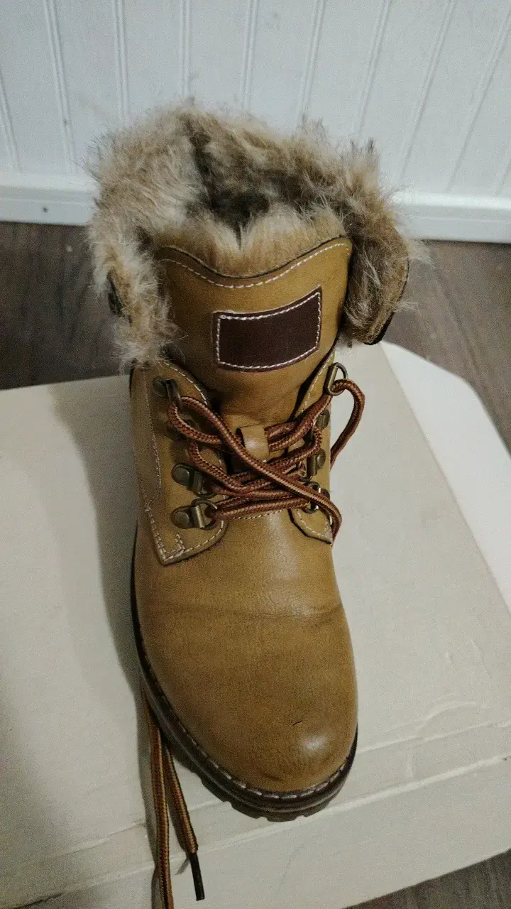 Botas de cuero beige con forro de piel - 5