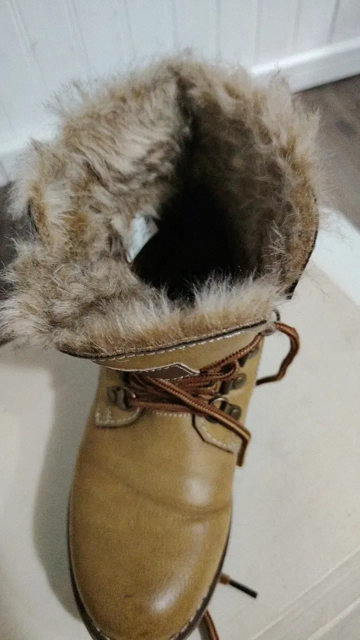 Botas de cuero beige con forro de piel - 6
