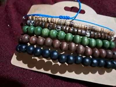 Set de pulseras de cuentas de madera multicolor - miniatura 2