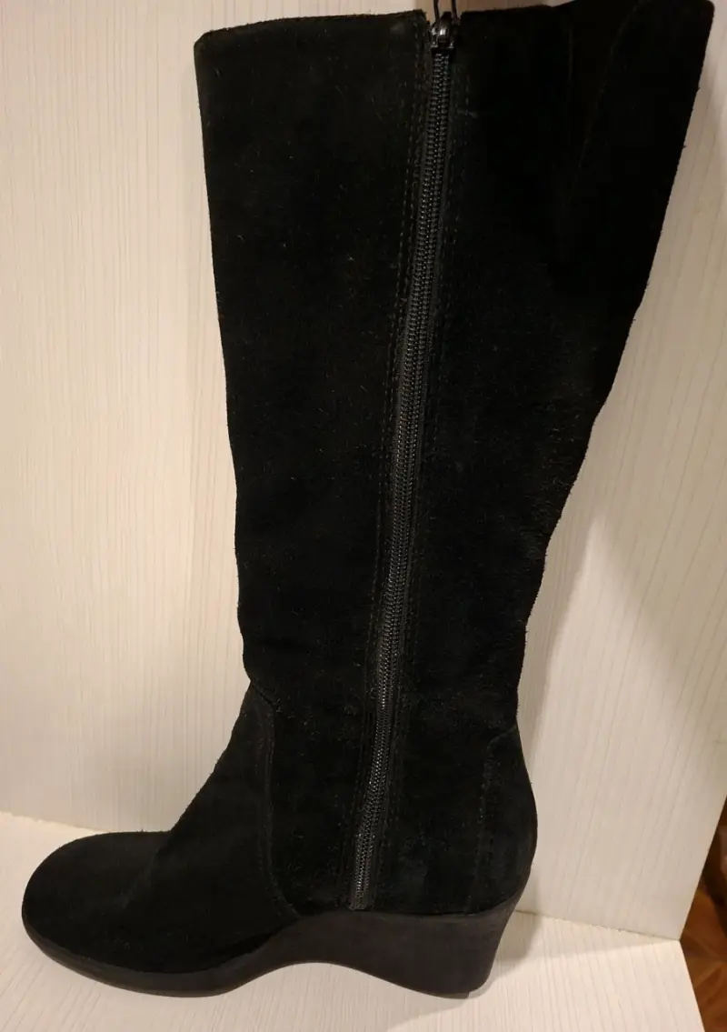 Botas negras de gamuza con tacón medio - 2