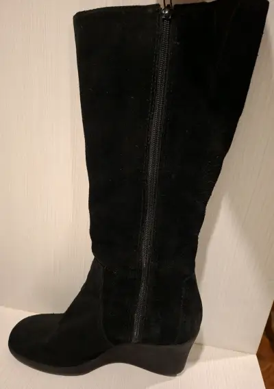 Botas negras de gamuza con tacón medio - miniatura 2