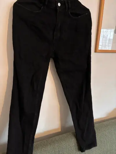 Mom jeans negros, tiro alto, talla 38 - miniatura 2