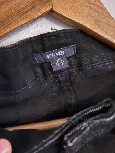 Mom jeans negros, tiro alto, talla 38 - miniatura 3