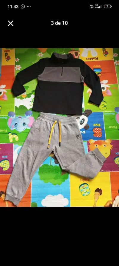 Conjunto de ropa infantil Coach con jeans negros - miniatura 4