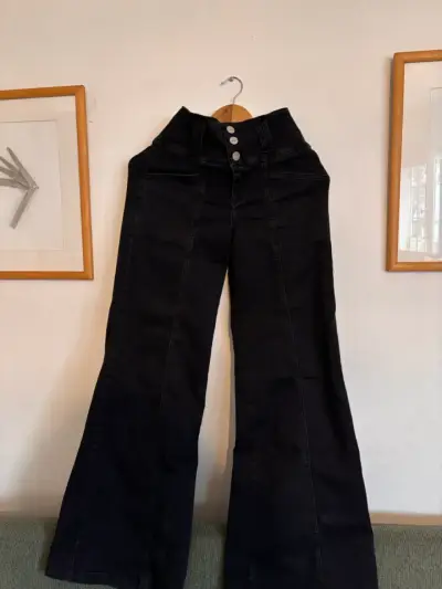 Jeans Flarie negros y elasticados, Santísima - miniatura 1