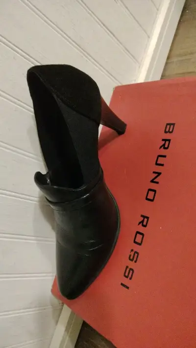 Zapatos de cuero negro Bruno Rossi con tacón - miniatura 1