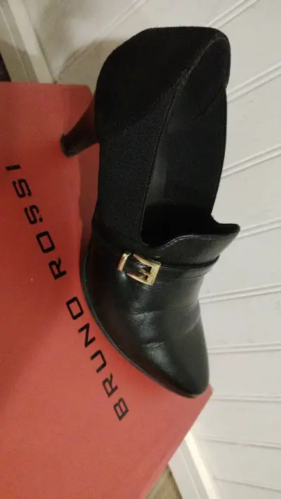 Zapatos de cuero negro Bruno Rossi con tacón - miniatura 2