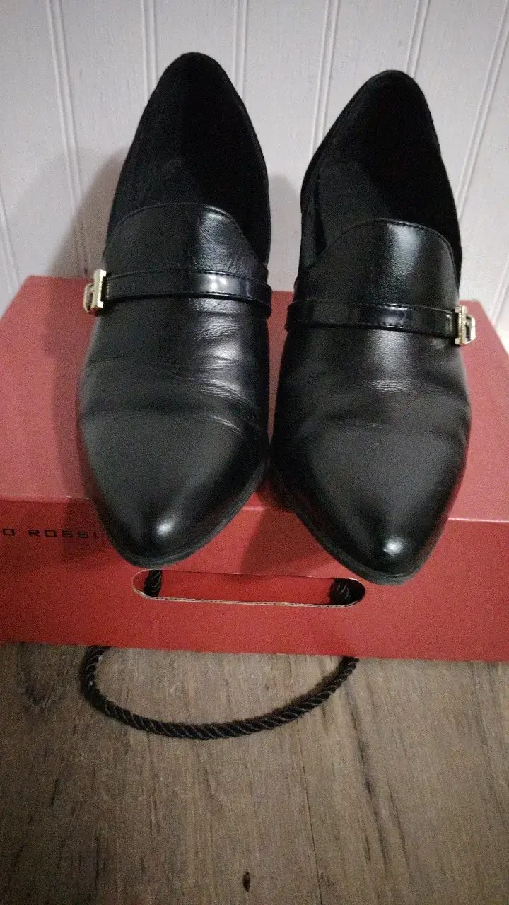 Zapatos de cuero negro Bruno Rossi con tacón - 4