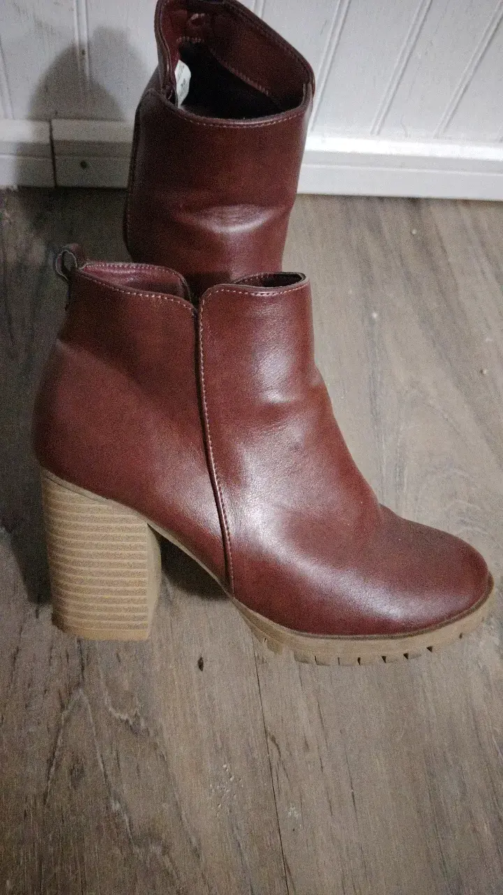 Botines de cuero marrón con tacón alto - 2