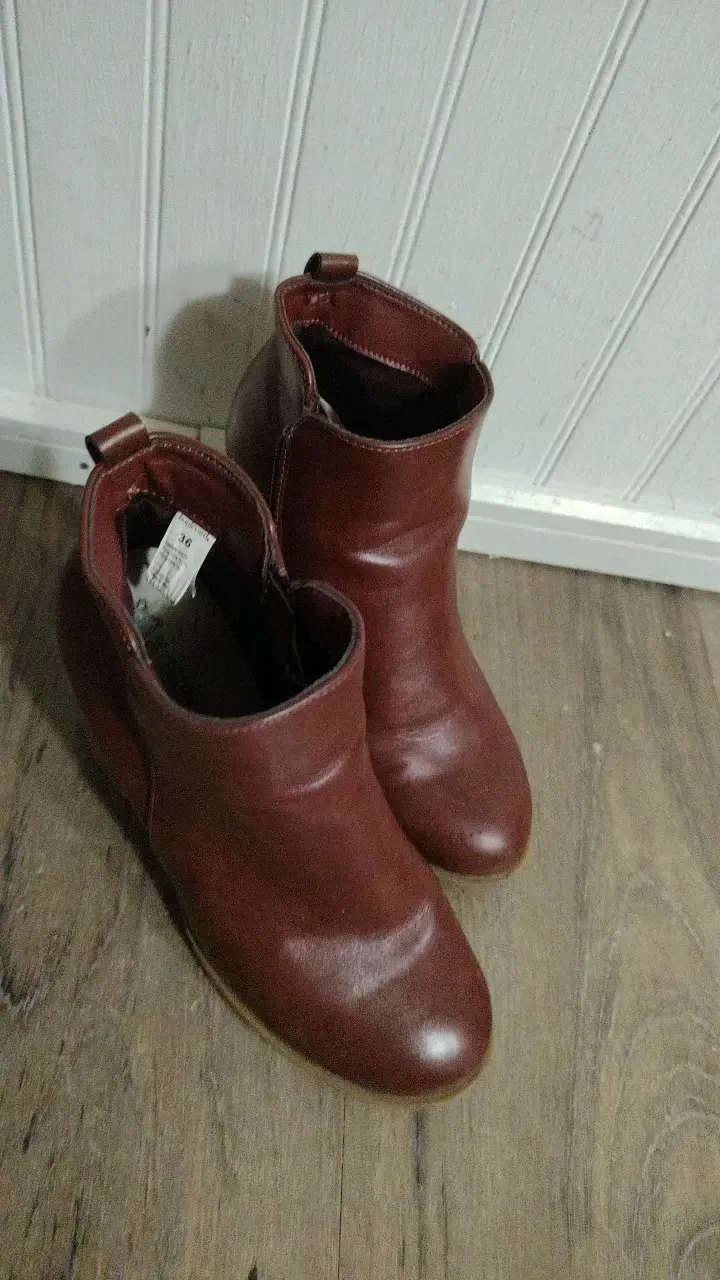 Botines de cuero marrón con tacón alto - 4