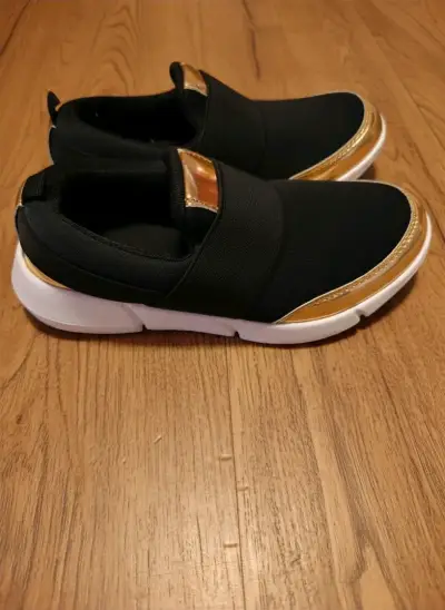 Zapatillas niña, negras con detalles dorados - miniatura 1