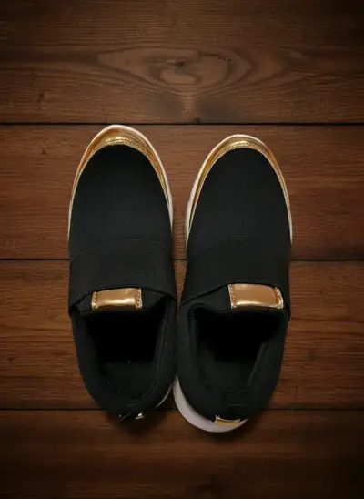 Zapatillas niña, negras con detalles dorados - miniatura 2