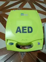Desfibrilador Externo Automático Zoll AED Plus - miniatura 1