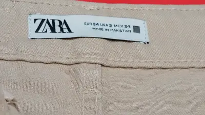Jeans beige de tiro alto con dobladillo deshilachado - miniatura 5