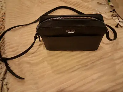 Bolso bandolera Guess negro elegante - miniatura 3