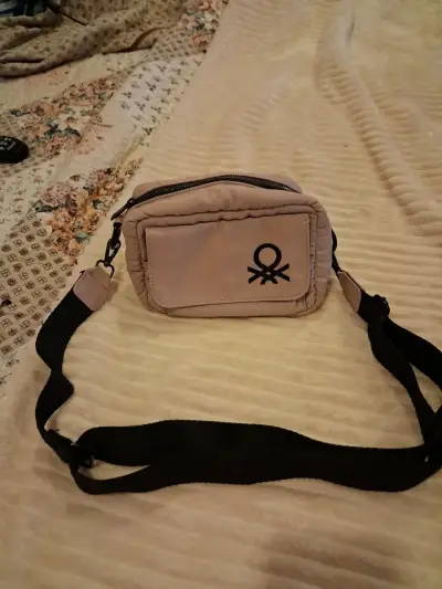 Bolso bandolera Guess negro elegante - miniatura 12