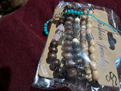 Set de Pulseras de Madera y Piedras Naturales - miniatura 1