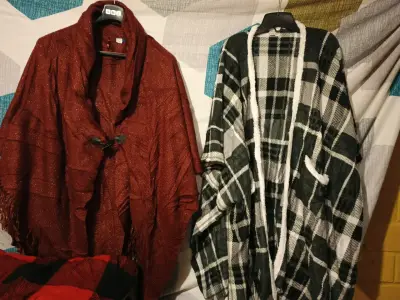 Ponchos de lana en varios colores y diseños - miniatura 2