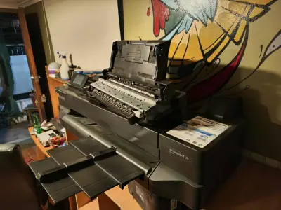 Impresora HP DesignJet T120 para planos y gráficos - miniatura 2