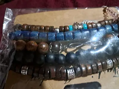 Set de pulseras de cuentas de madera y metal - miniatura 2