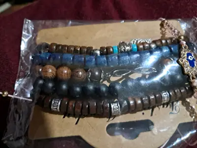Set de pulseras de cuentas de madera y metal - miniatura 3