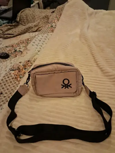 Riñonera beige con logo negro benetton - miniatura 1