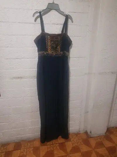 Vestido largo con bordado étnico - miniatura 1