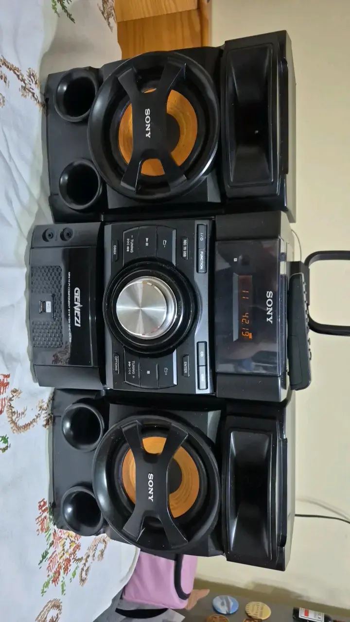 Sistema de sonido Sony con parlantes potentes - 1