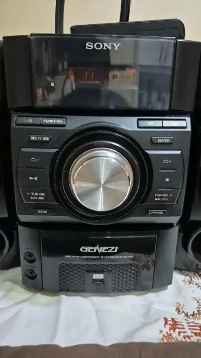 Sistema de sonido Sony con parlantes potentes - miniatura 2