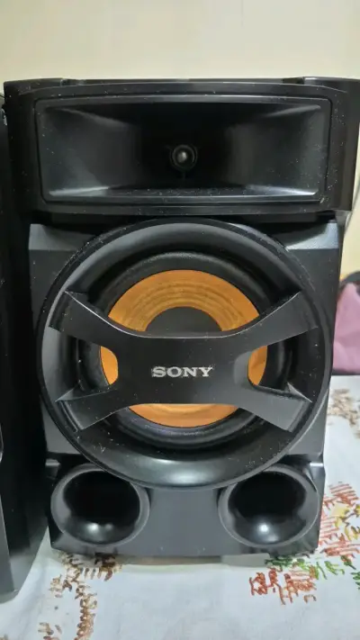 Sistema de sonido Sony con parlantes potentes - miniatura 4