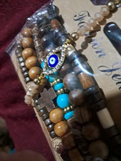 Pulsera de cuentas con ojo turco y cruz - miniatura 1
