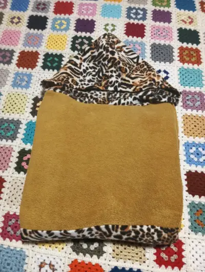 Polerón con capucha estampado animal print - miniatura 2