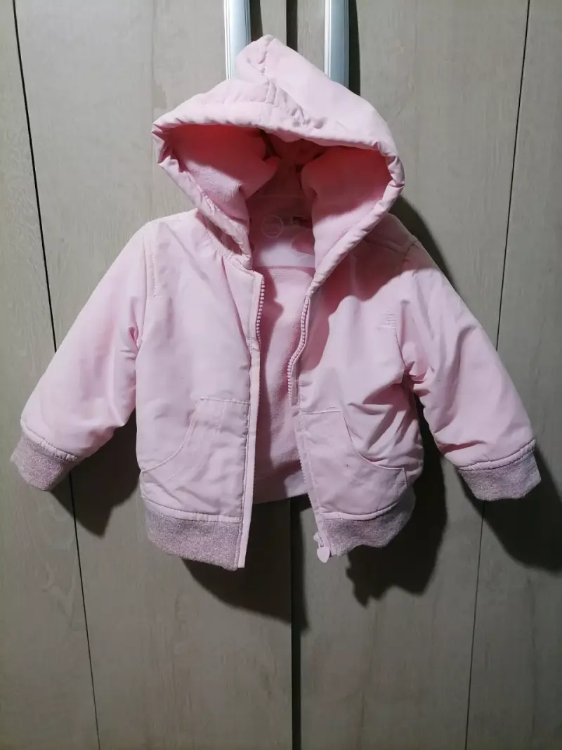 Chaqueta rosada para niña con capucha