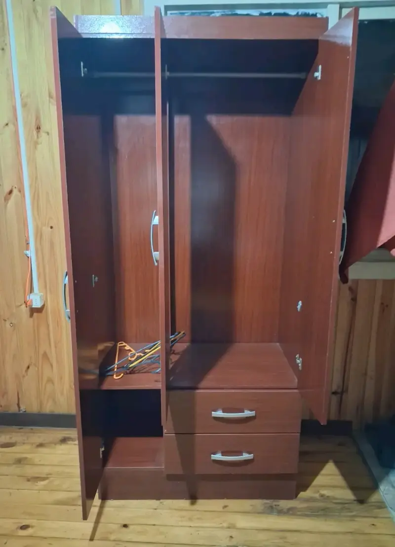 Closet 3 puertas 2 cajones - 2