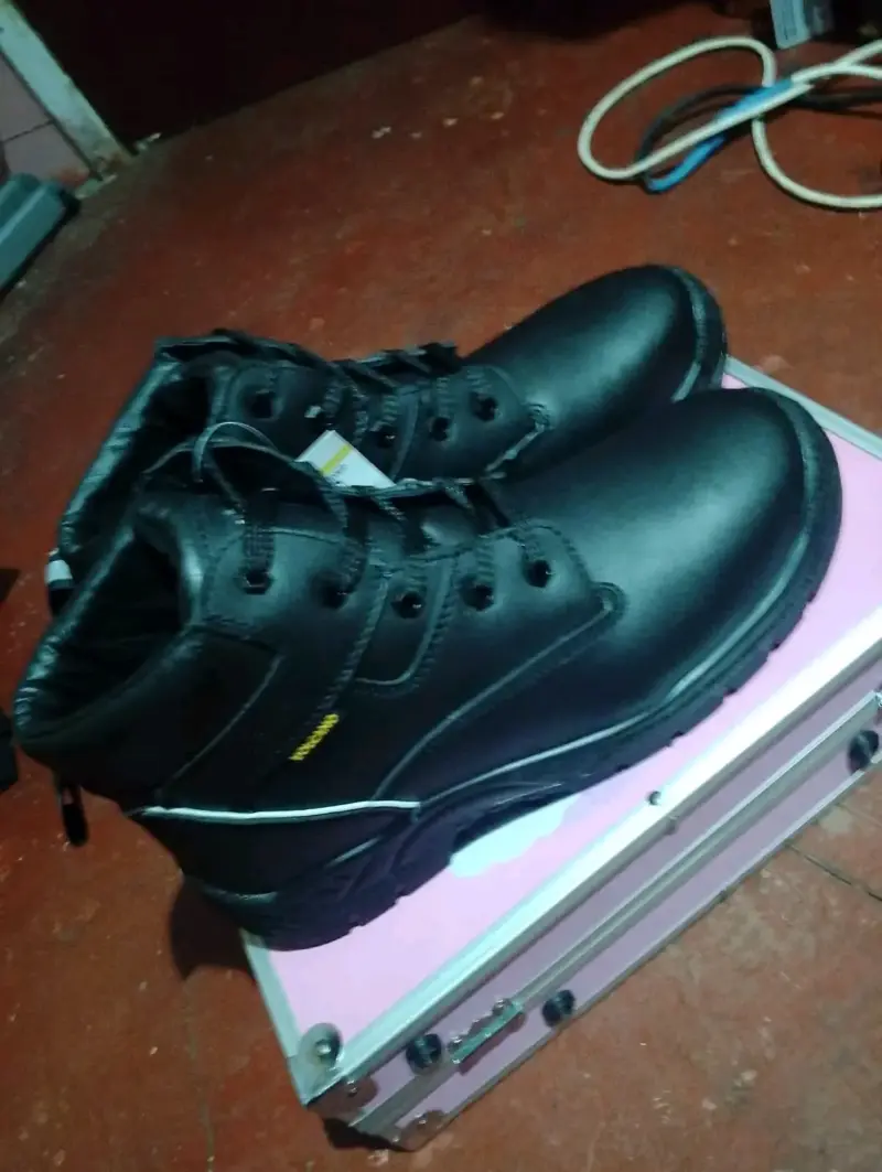 Botas de seguridad negras para trabajo
