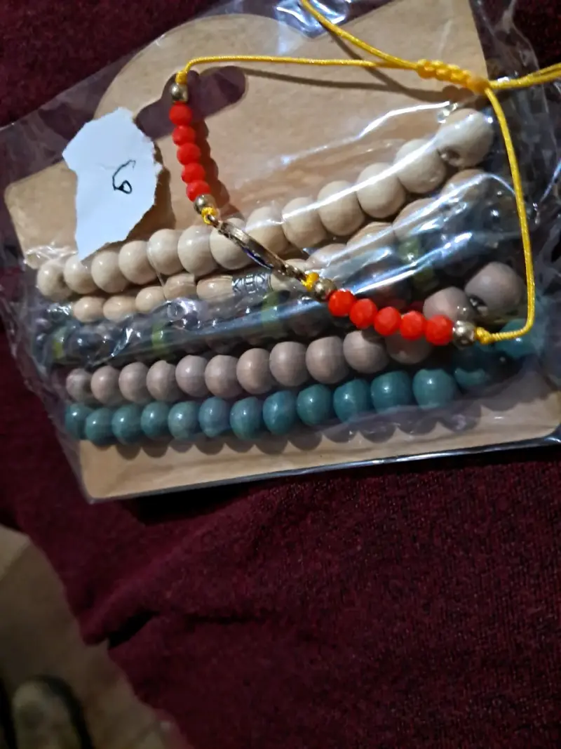 Set de pulseras de madera y cuentas coloridas - 2