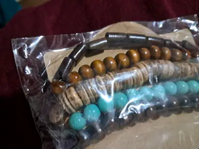 Set de pulseras de cuentas de madera y turquesa - miniatura 2